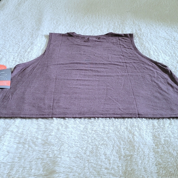 Guru Active🤸♀️ "Adventure🧗♂️ Awaits" Graphic Tank - NWT - Picture 12 of 12